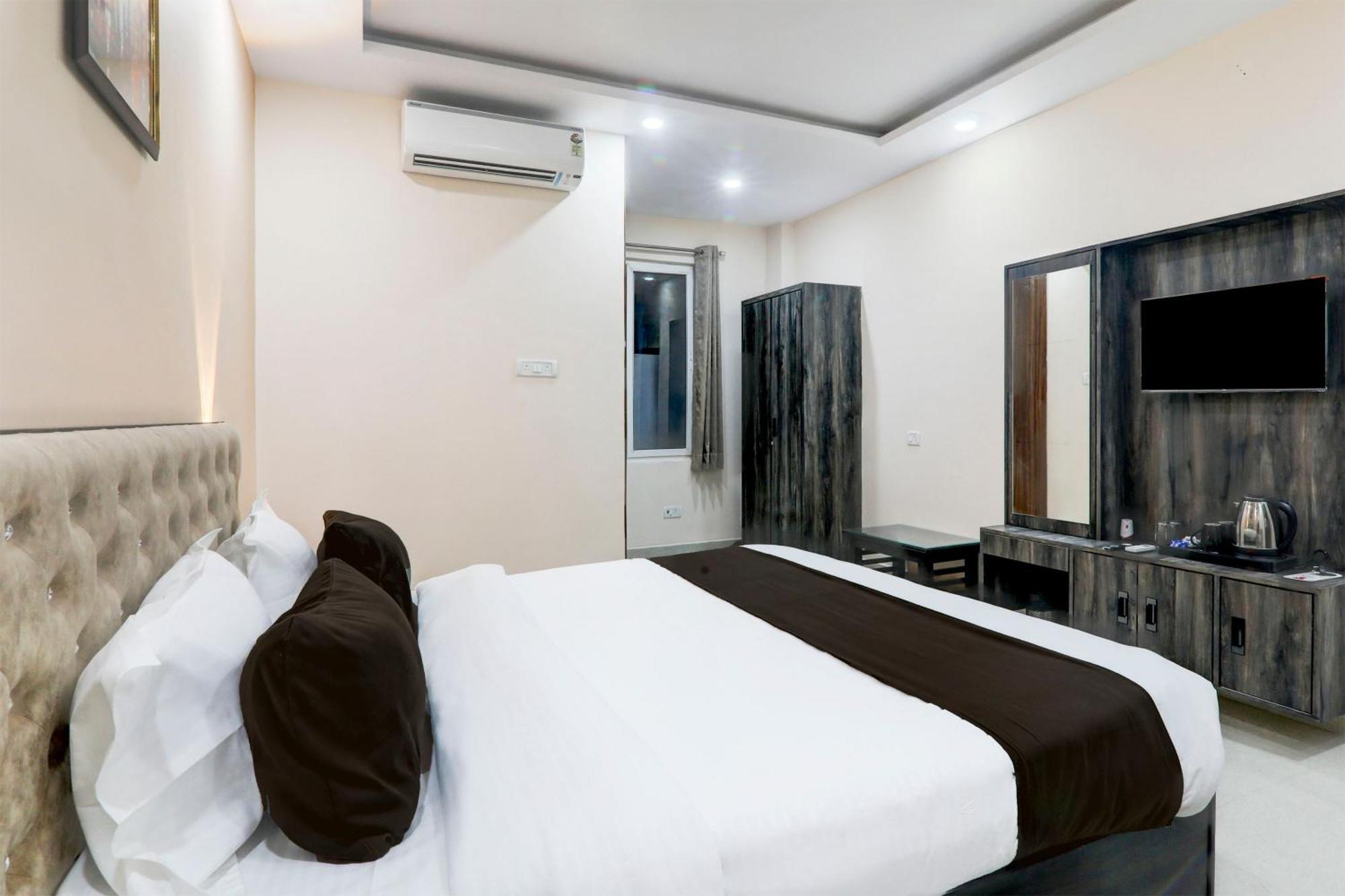 Super Townhouse Gls International Hotel Lucknow Exterior photo
