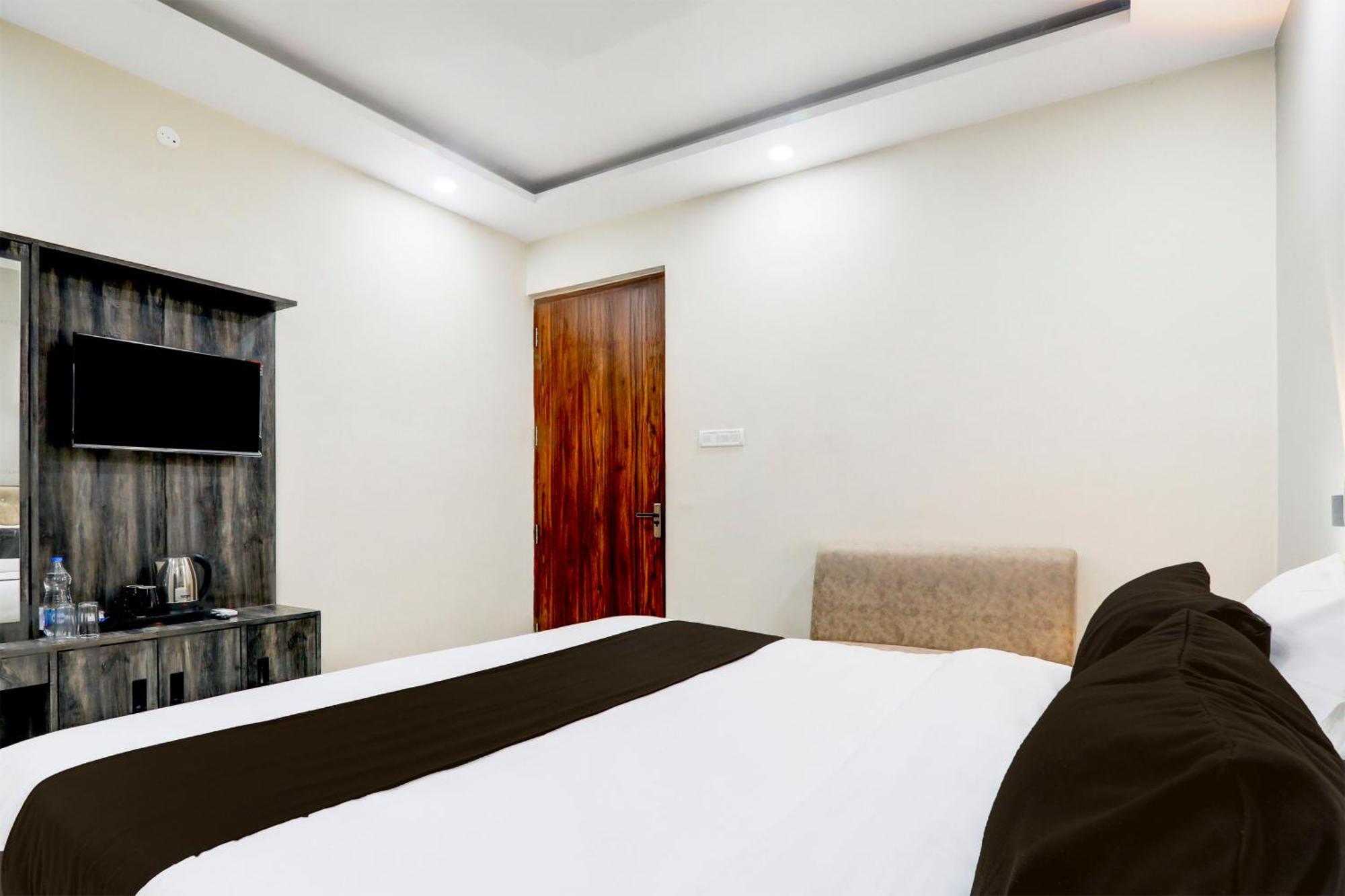 Super Townhouse Gls International Hotel Lucknow Exterior photo