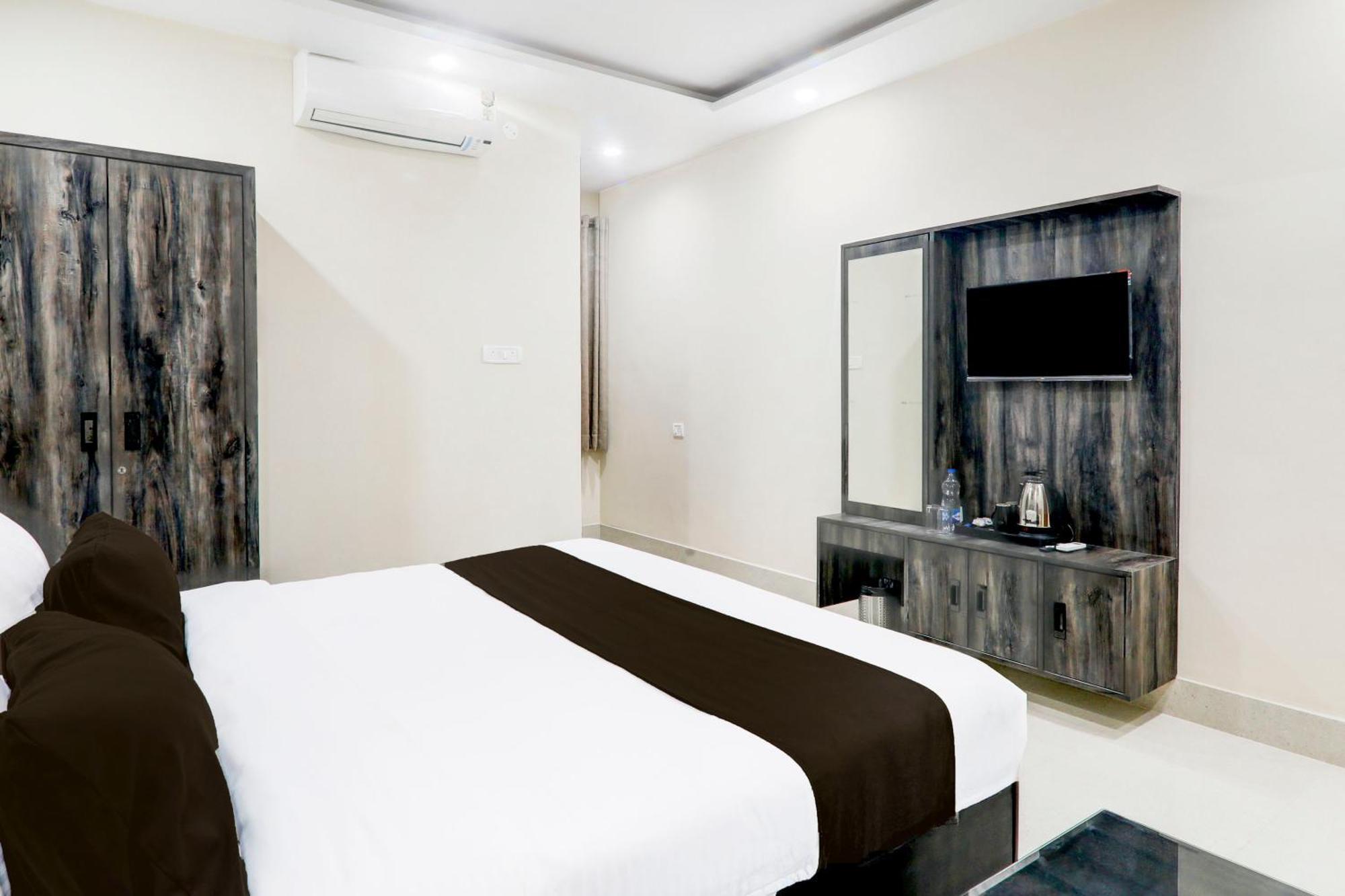 Super Townhouse Gls International Hotel Lucknow Exterior photo
