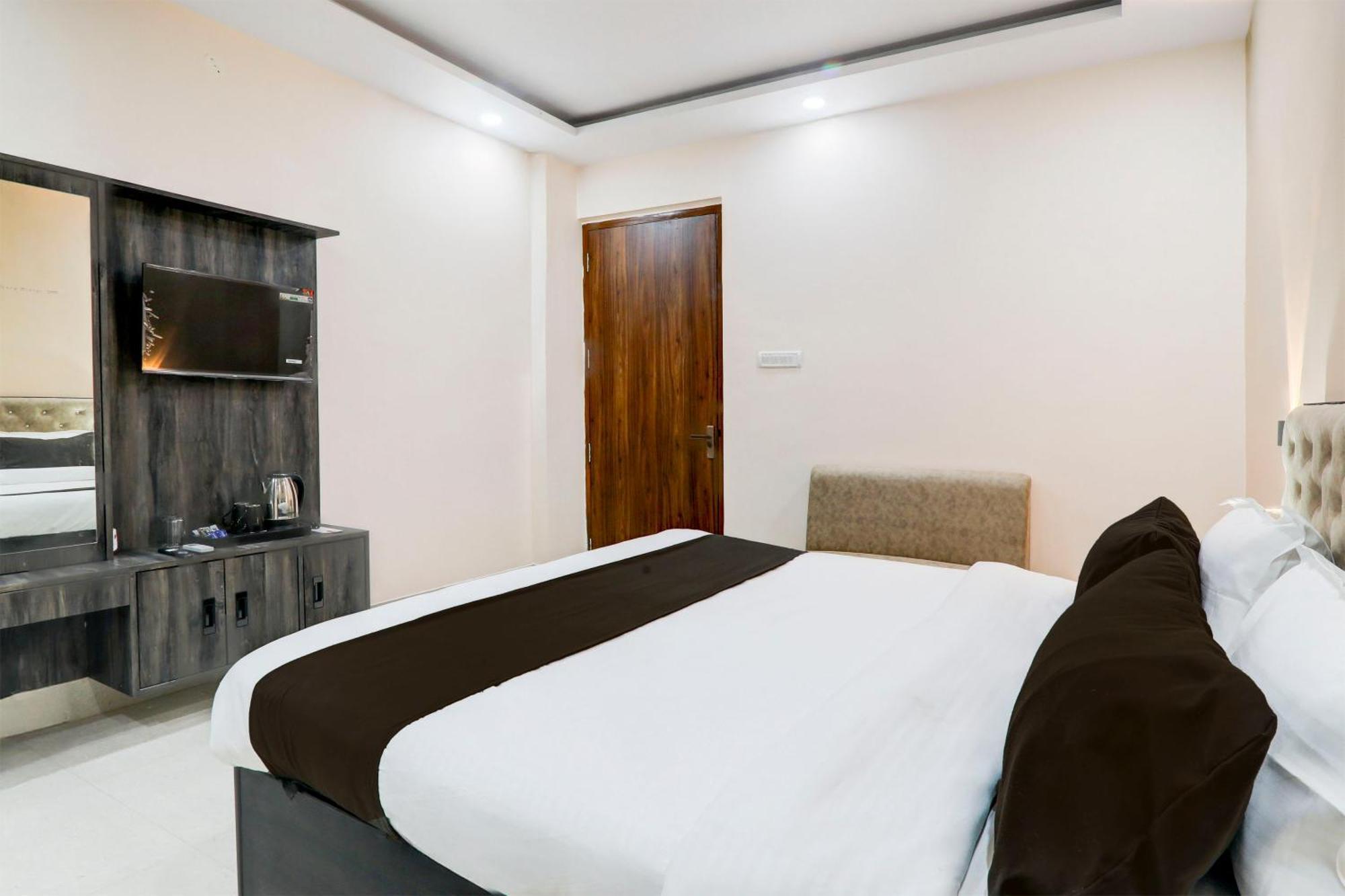Super Townhouse Gls International Hotel Lucknow Exterior photo